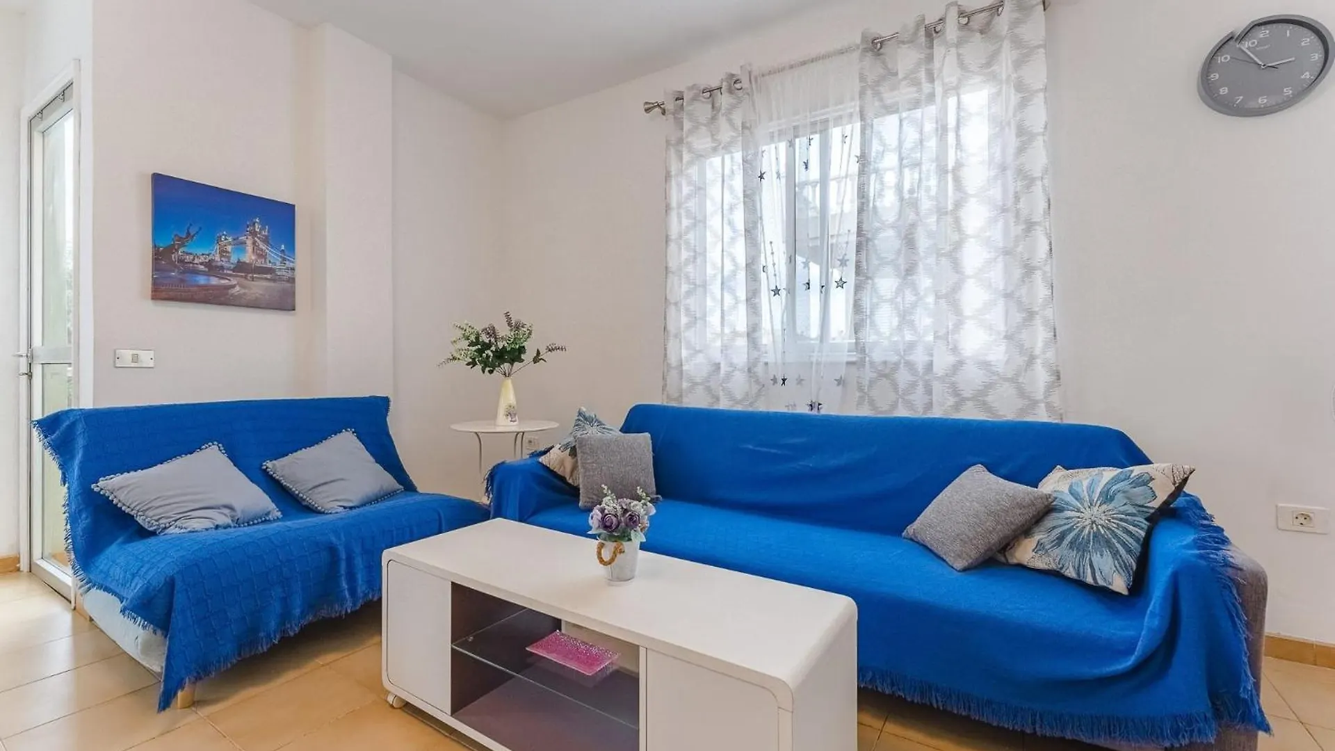 Spacious Apartment With The Private Terrace Arona