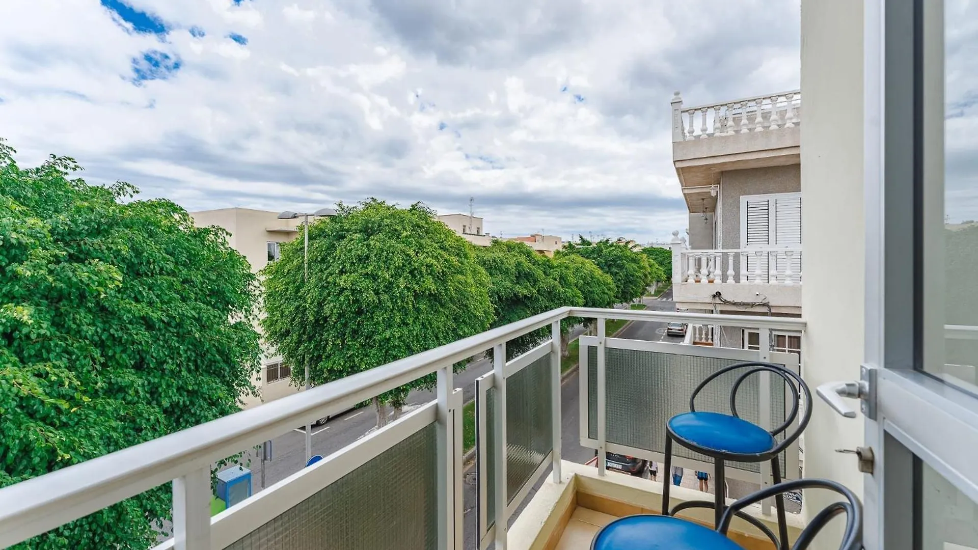 Spacious Apartment With The Private Terrace Arona
